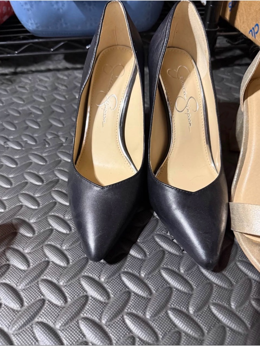 Jessica Simpson Black Pointed-Toe Pumps - Sleek Classic Heel